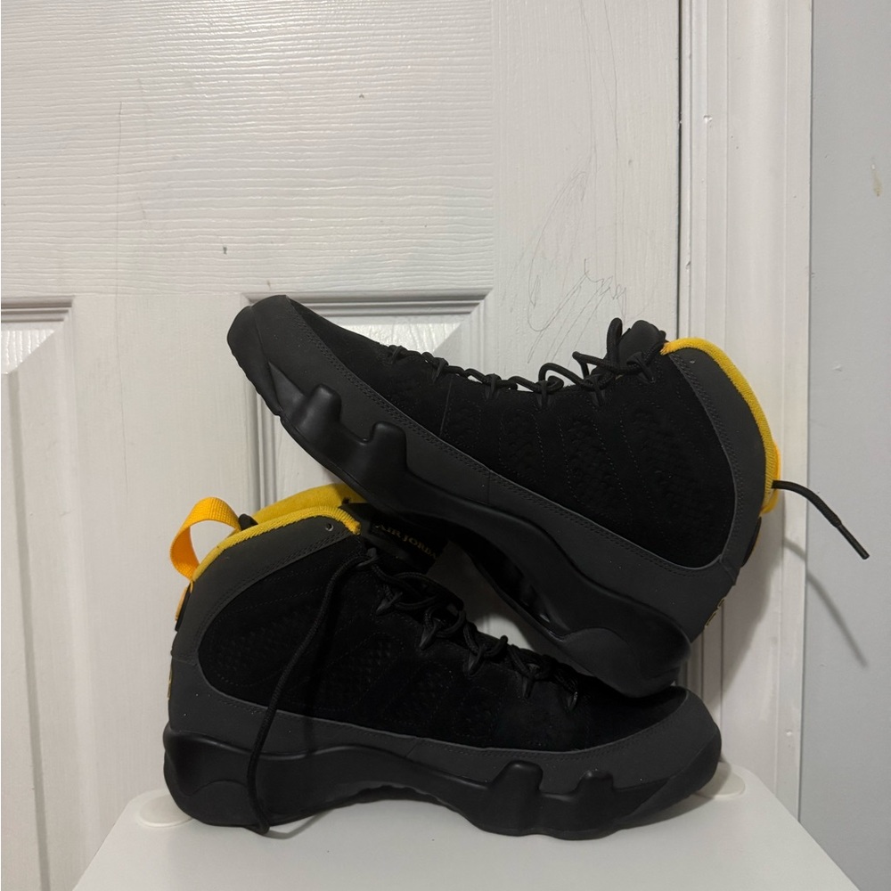 Nike air Jordan 9 Retro Men's Sneakers in Black and Yellow - Picture 9 of 10